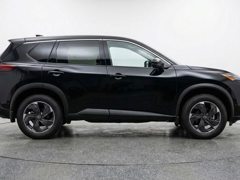 Used 2025 Nissan Rogue SV image 11