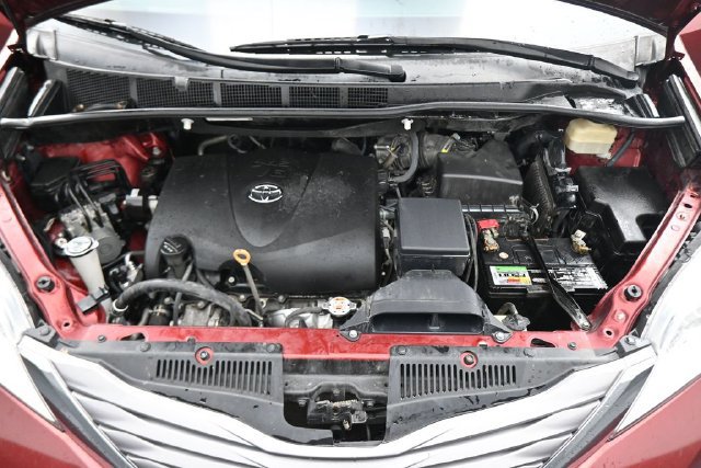 Used 2017 Toyota Sienna XLE w/ Outdoor Package FWD image 27