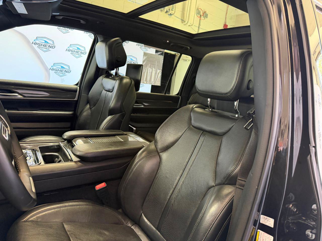 Used 2022 Jeep Wagoneer Series III w/ Premium Group I AWD/4WD image 12