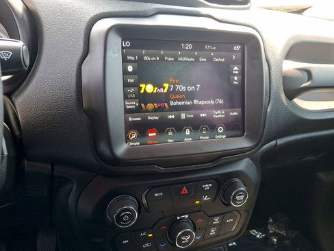 Used 2023 Jeep Renegade Latitude AWD/4WD image 14