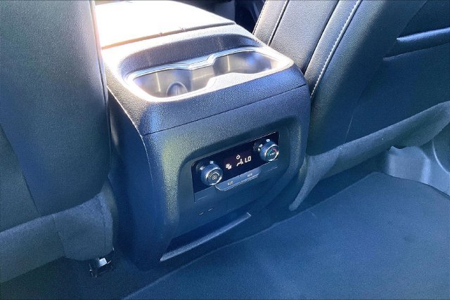 Used 2025 Chevrolet Traverse LT FWD image 10