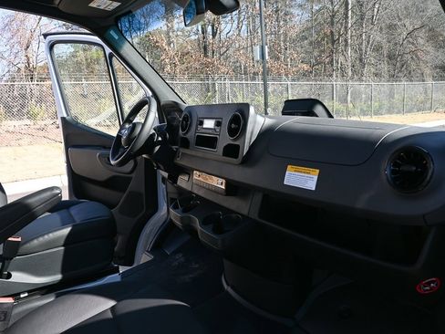 Used 2025 Mercedes-Benz Sprinter 2500 image 20