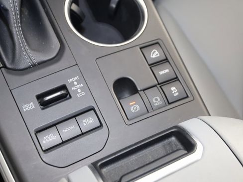 Used 2023 Toyota Highlander XLE image 29