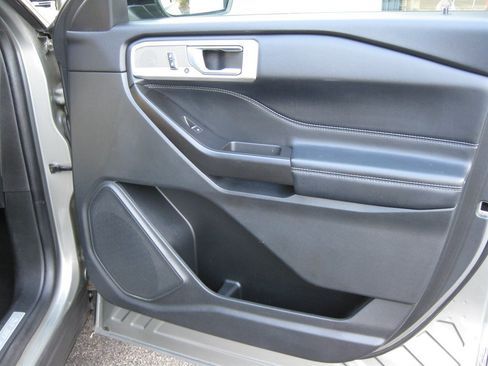 Used 2020 Ford Explorer Limited RWD image 41