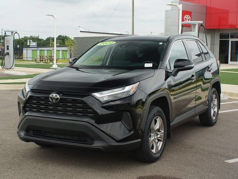 Used 2022 Toyota RAV4 XLE AWD/4WD image 24