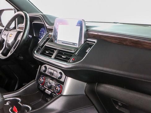 Used 2023 Chevrolet Suburban LT image 29