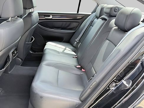 Used 2012 Hyundai Genesis 3.8 RWD image 4