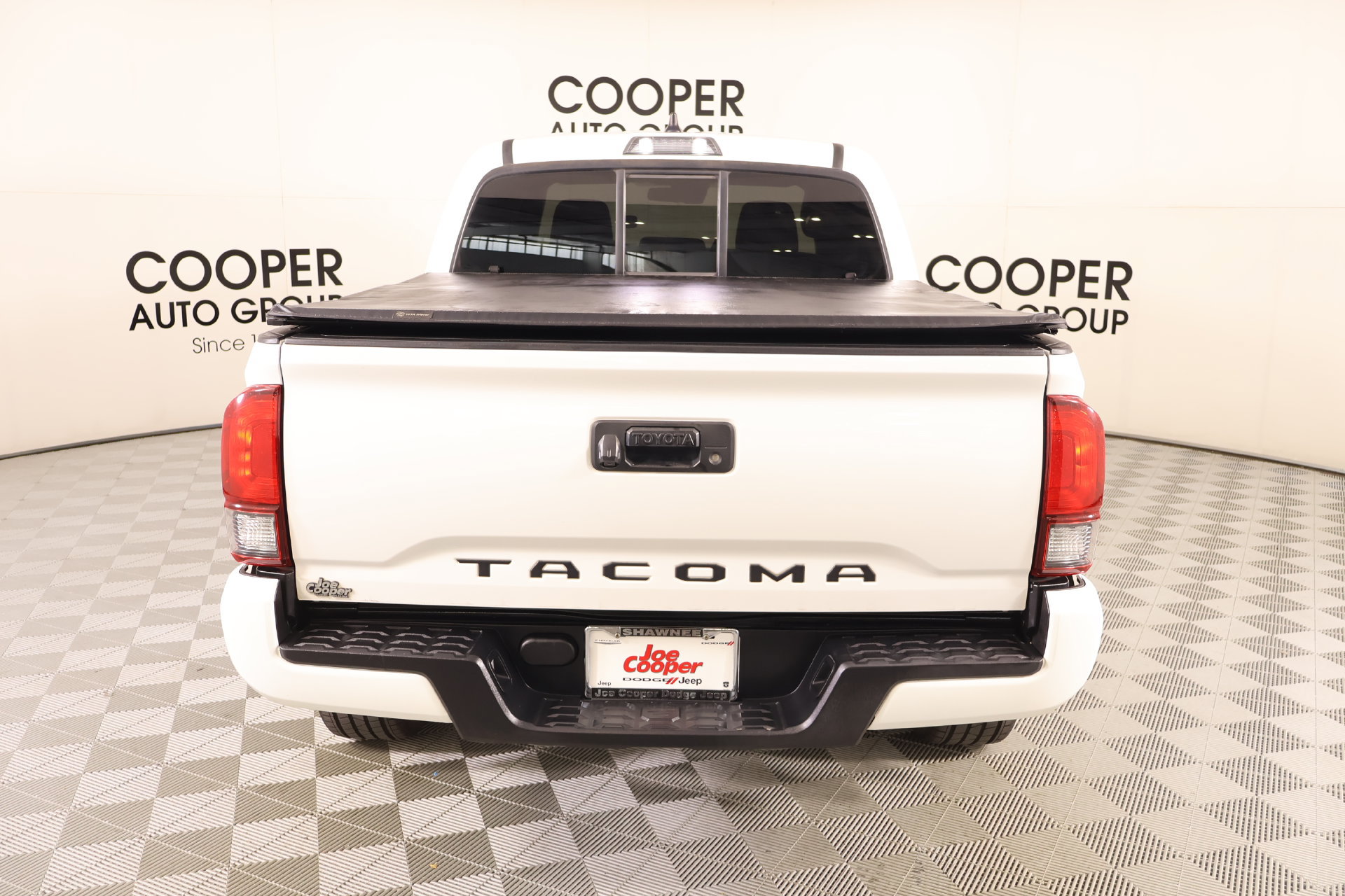 Used 2022 Toyota Tacoma SR5 w/ SR5 Appearance Package (SM) RWD image 20