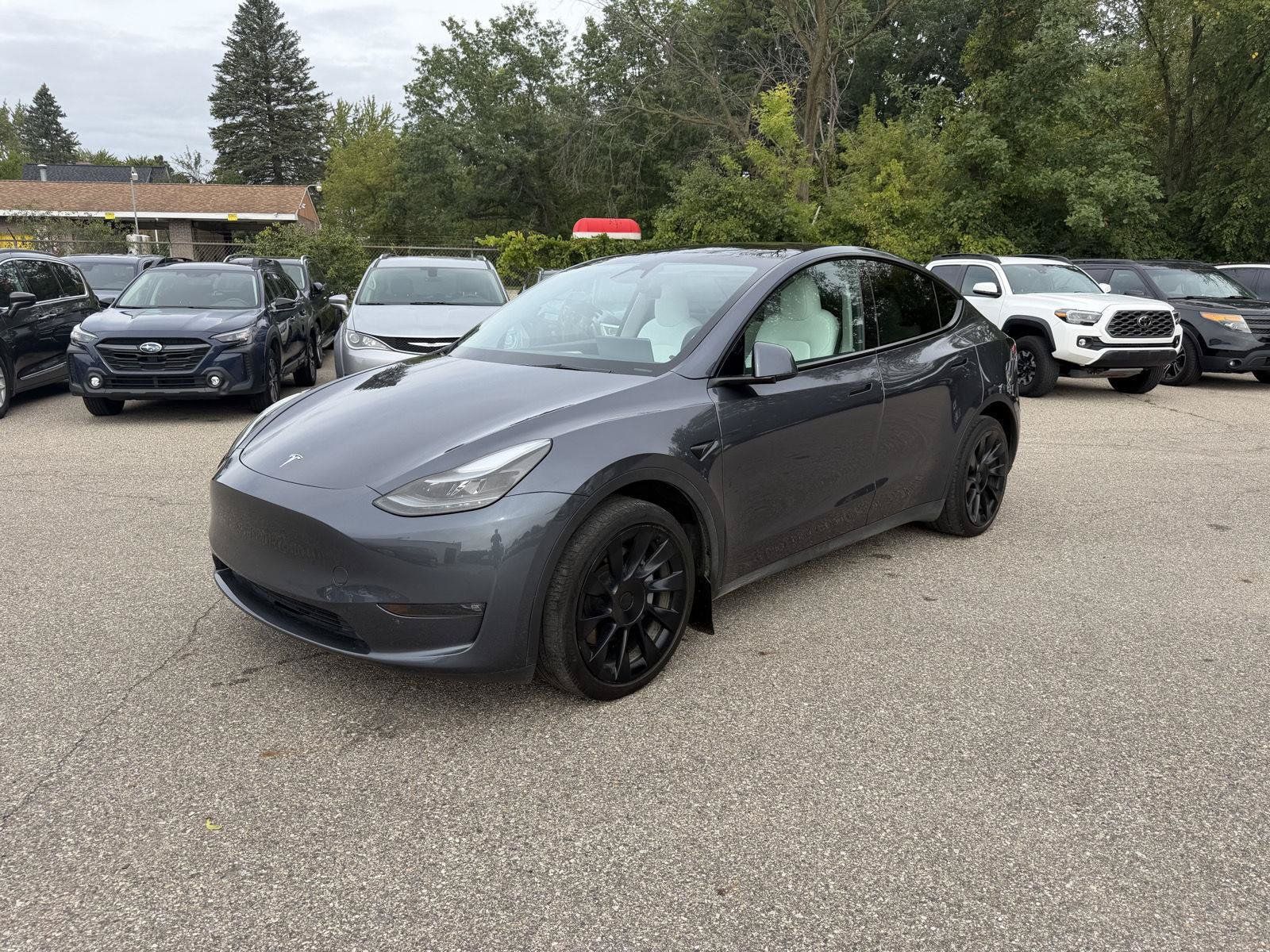 Used 2023 Tesla Model Y Long Range AWD/4WD image 5