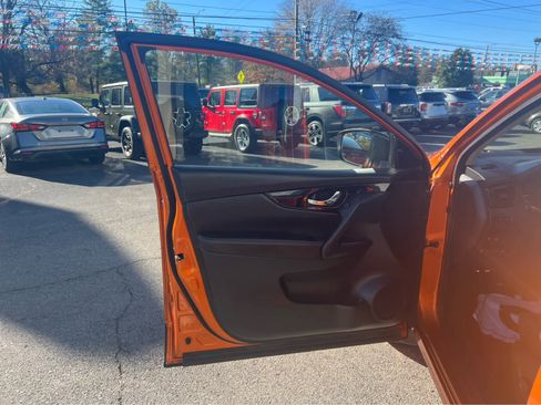 Used 2022 Nissan Rogue Sport SV image 16