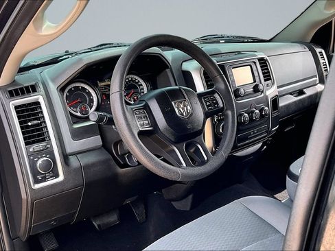 Used 2019 RAM 1500 Classic SLT AWD/4WD image 11