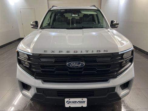 New 2026 Ford Expedition Active image 2