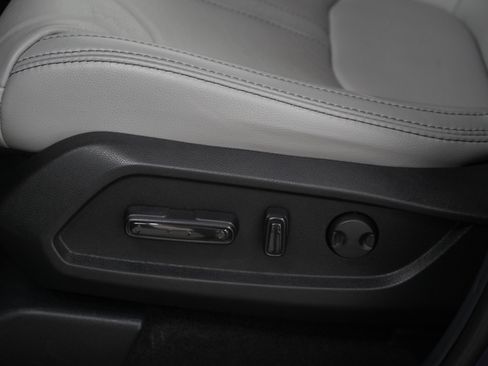 Used 2025 Honda Pilot Touring image 24