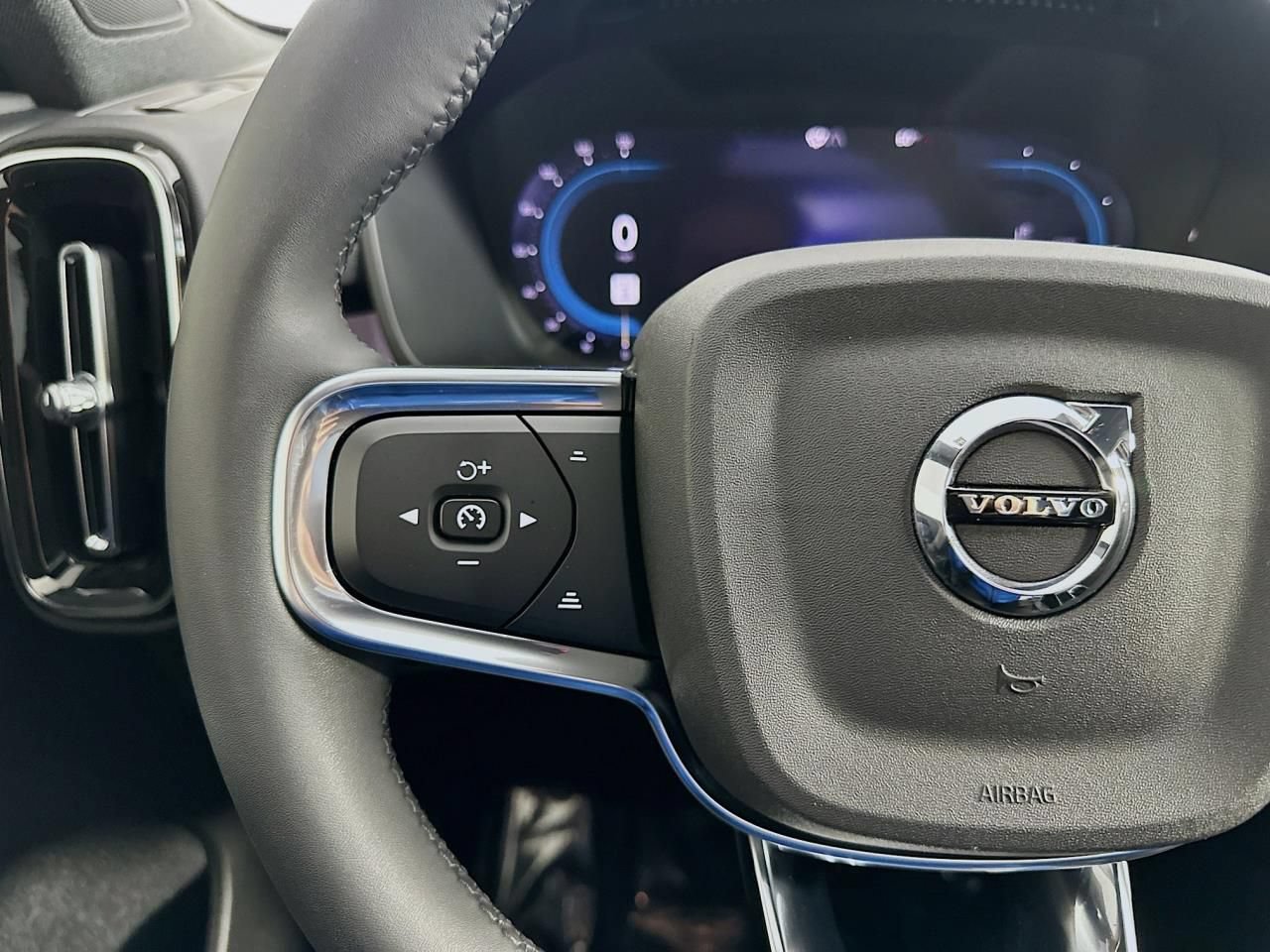 Used 2023 Volvo XC40 Recharge Plus AWD/4WD image 46