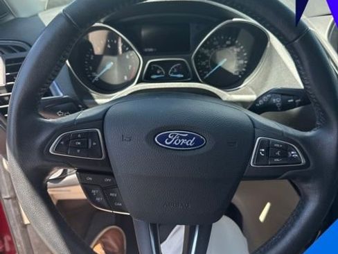 Used 2019 Ford Escape Titanium AWD/4WD image 8
