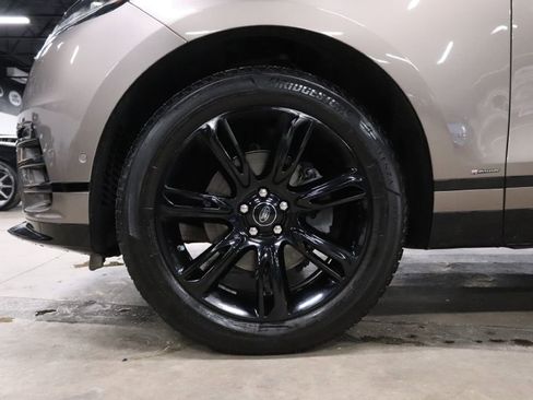 Used 2019 Land Rover Range Rover Velar R-Dynamic SE image 34