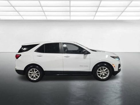 Used 2022 Chevrolet Equinox LS w/ LS Convenience Package image 3