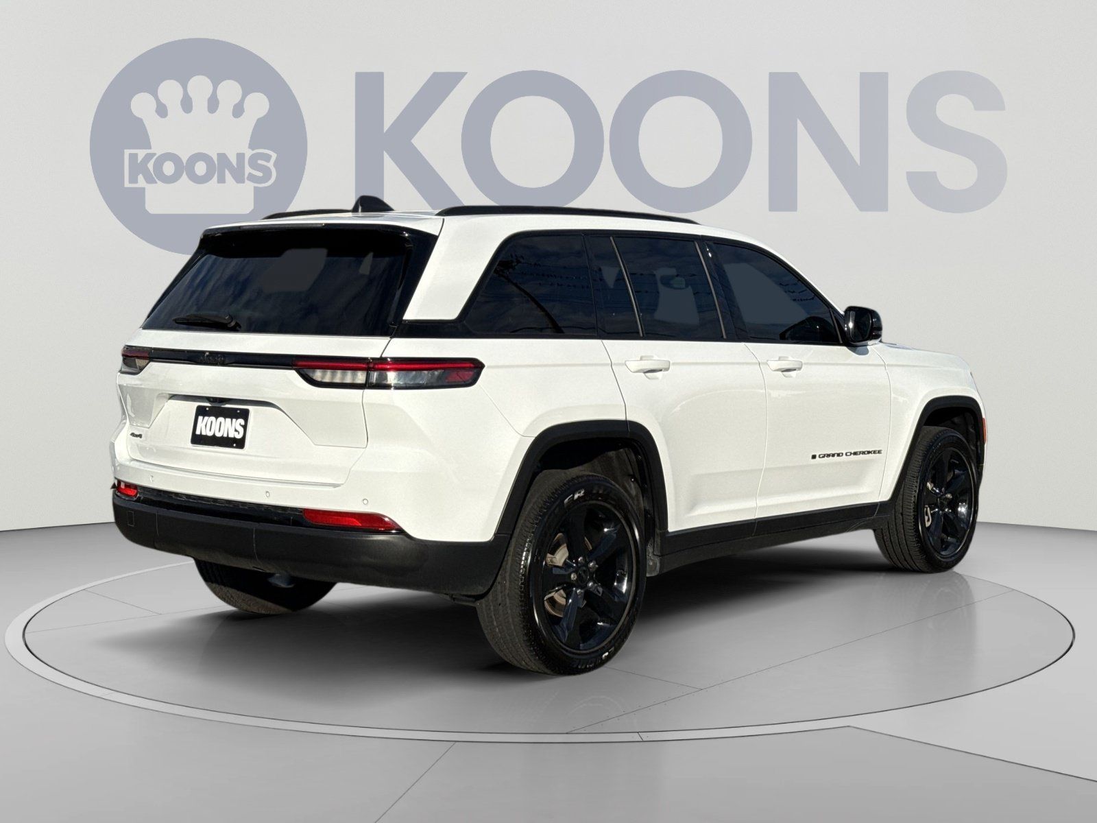 Used 2024 Jeep Grand Cherokee Altitude AWD/4WD image 7