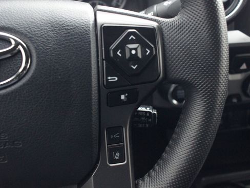 Used 2023 Toyota Tacoma TRD Off-Road image 9