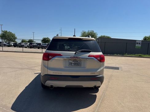 Used 2017 GMC Acadia SLT FWD image 4