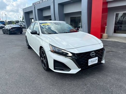 Used 2023 Nissan Altima 2.5 SR w/ SR Premium Package AWD/4WD image 15