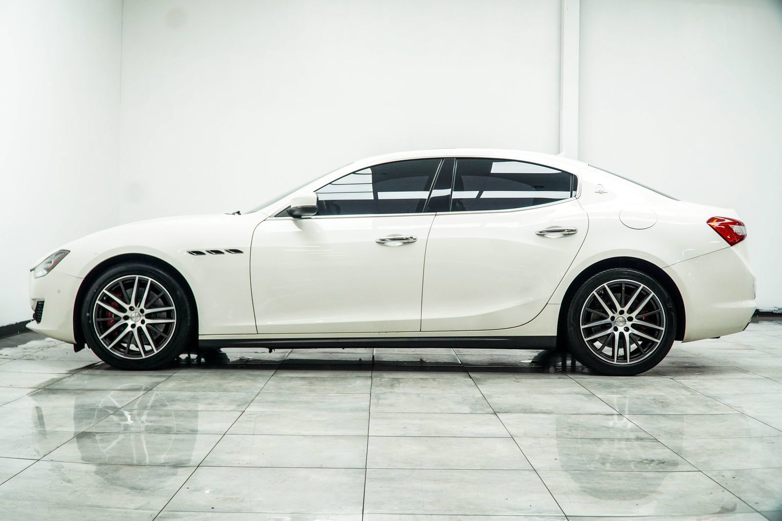 Used 2019 Maserati Ghibli S Q4 AWD/4WD image 11