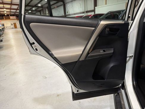 Used 2014 Toyota RAV4 LE image 29