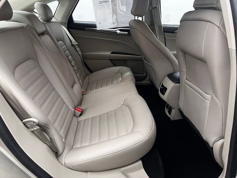 Used 2018 Ford Fusion SE w/ Fusion SE Technology Package FWD image 35