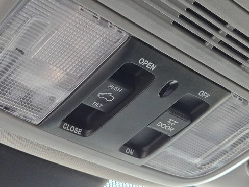Used 2024 Honda Odyssey EX-L image 25