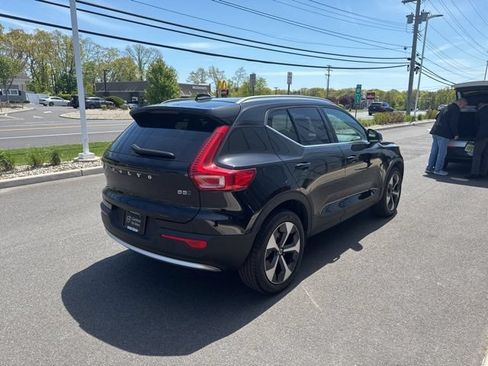 Certified 2025 Volvo XC40 B5 Plus AWD/4WD image 5