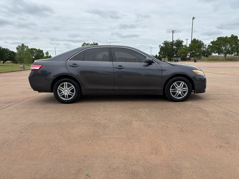 Used 2011 Toyota Camry LE FWD image 22