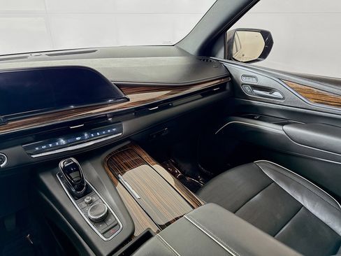 Used 2021 Cadillac Escalade Premium Luxury image 23