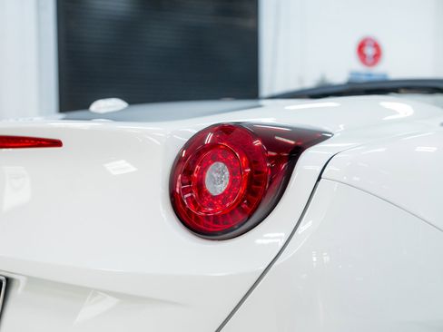 Used 2016 Ferrari California T image 26