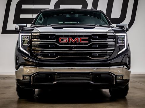 Used 2023 GMC Sierra 1500 SLT w/ SLT Premium Plus Package AWD/4WD image 4