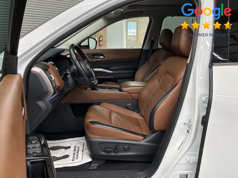 Used 2024 Nissan Pathfinder Platinum FWD image 10