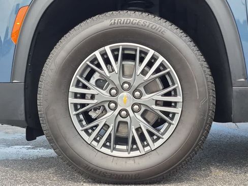 Used 2025 Chevrolet Traverse LT w/ Driver Confidence Package FWD image 6