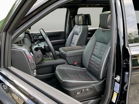 Used 2025 GMC Yukon AT4 Ultimate w/ LPO, Floor Liner Package AWD/4WD image 8