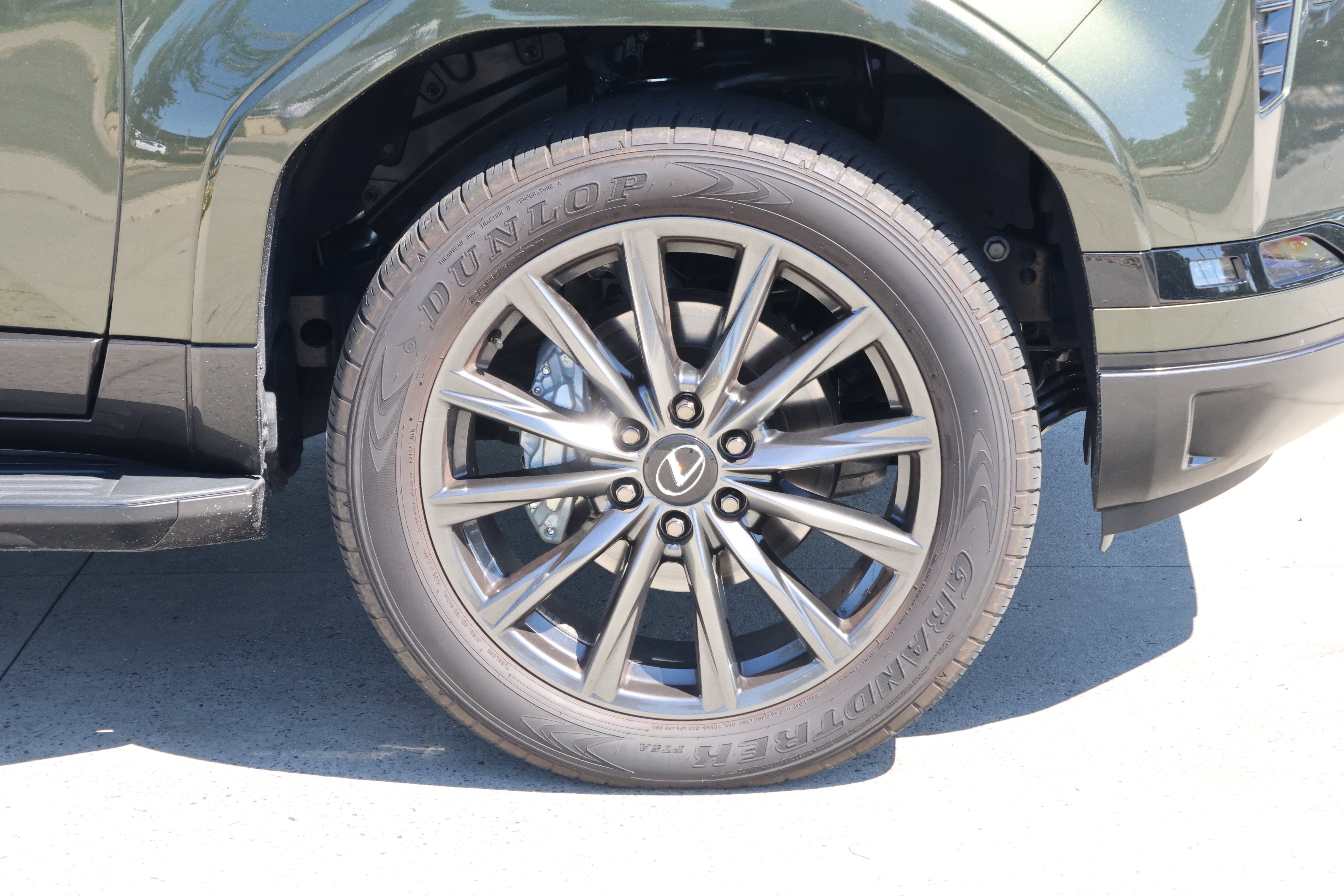 Used 2025 Lexus GX 550 AWD/4WD image 11