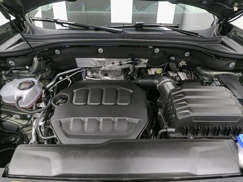 Used 2025 Volkswagen Atlas Peak Edition SE AWD/4WD image 18