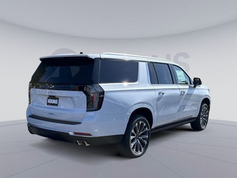 New 2026 Chevrolet Suburban High Country image 7