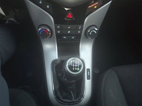 Used 2011 Chevrolet Cruze Eco image 13