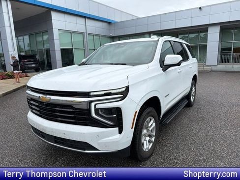 Used 2025 Chevrolet Tahoe LS RWD image 1