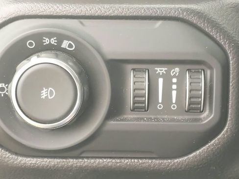 Used 2022 Jeep Wrangler Unlimited Sport AWD/4WD image 28