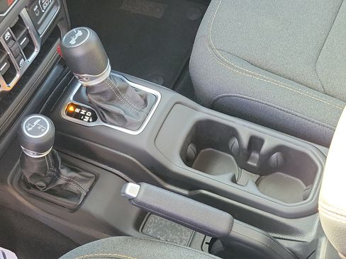 Used 2025 Jeep Wrangler Unlimited Sahara AWD/4WD image 13