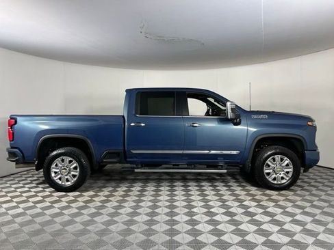 Used 2024 Chevrolet Silverado 3500 High Country w/ Technology Package AWD/4WD image 6