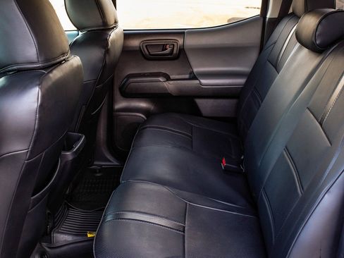 Used 2020 Toyota Tacoma SR image 32