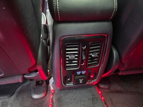 Used 2015 Jeep Grand Cherokee Overland w/ Advanced Technology Group image 27