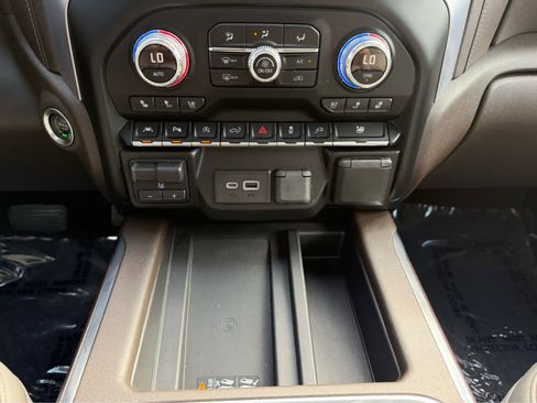 Used 2019 GMC Sierra 1500 SLT w/ SLT Premium Plus Package AWD/4WD image 27