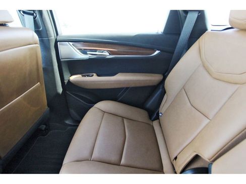 Used 2022 Cadillac XT5 Premium Luxury w/ Technology Package FWD image 12