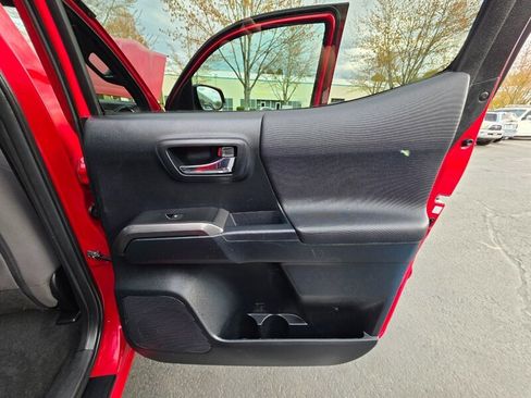 Used 2016 Toyota Tacoma TRD Off-Road w/ Premium & Technology Package image 50